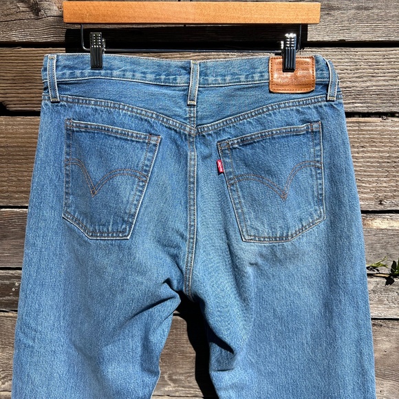 Levi’s Wedgie Straight Jean in Medium blue wash: Size W32 L25 - Picture 4 of 8